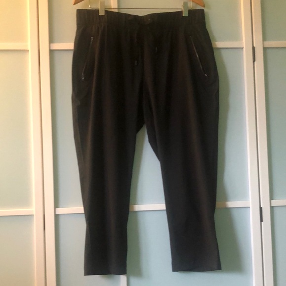 Eddie Bauer cropped pants - Picture 2 of 8